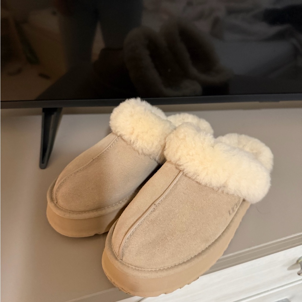 UGG tazz Cozy Tan Shearling Slippers